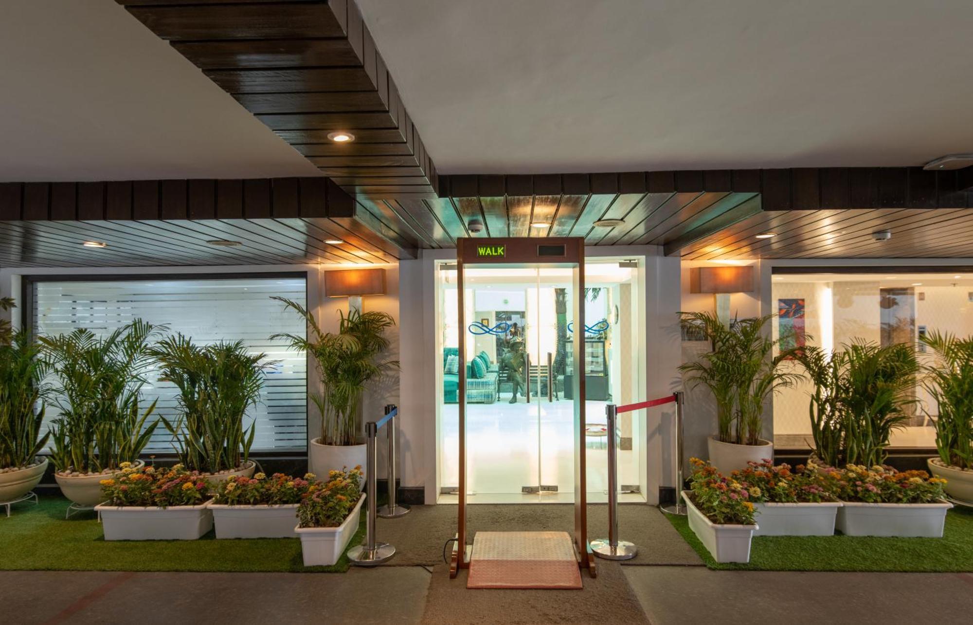 The Ashtan Sarovar Portico Nueva Delhi Exterior foto