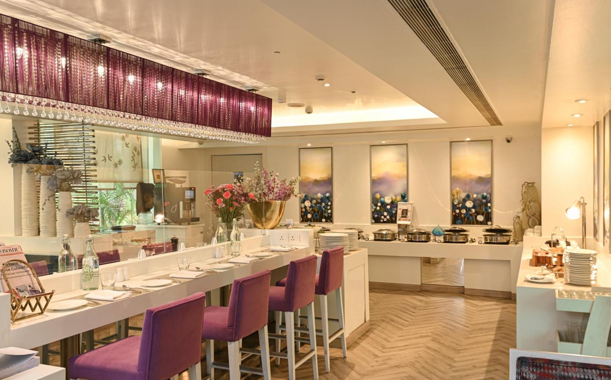 The Ashtan Sarovar Portico Nueva Delhi Exterior foto